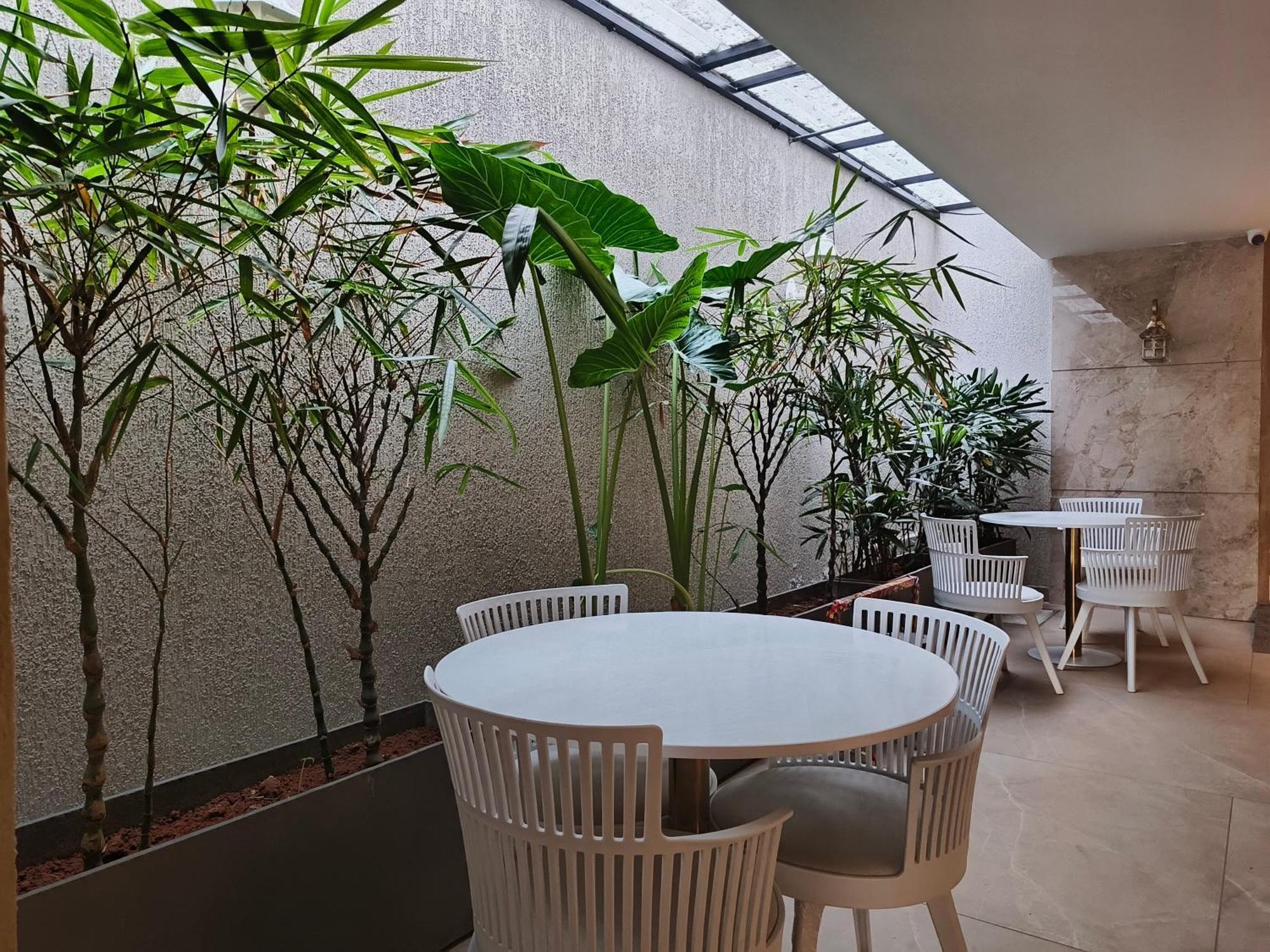 Olive Hotel Le Opera By Embassy Group Bangalore Exterior foto